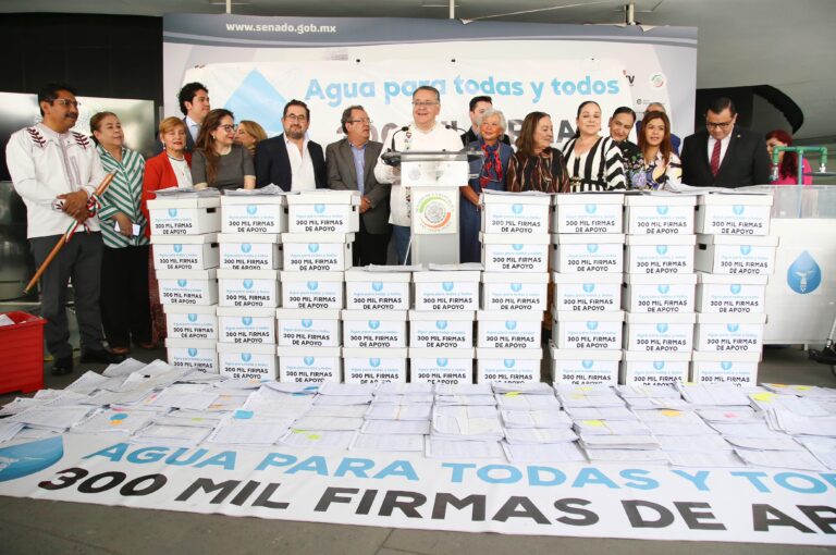 Gabriel García presenta 300 mil firmas para proteger las zonas con escasez y contaminación del agua